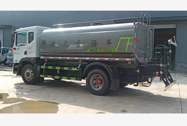 东风多利卡D9 15方洒水车